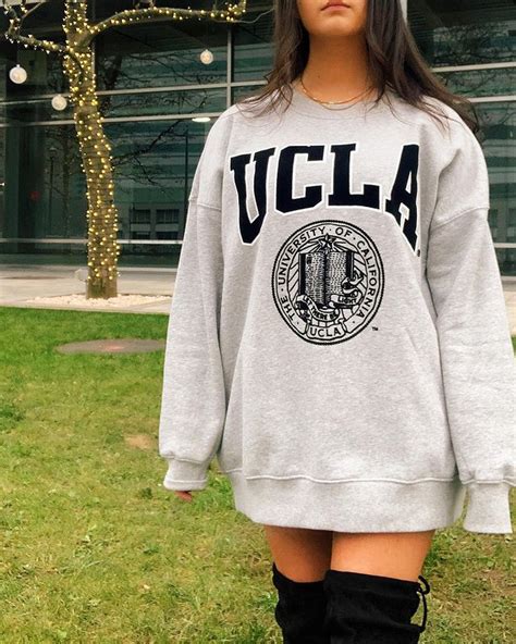 how to wear oversized sweatshirt